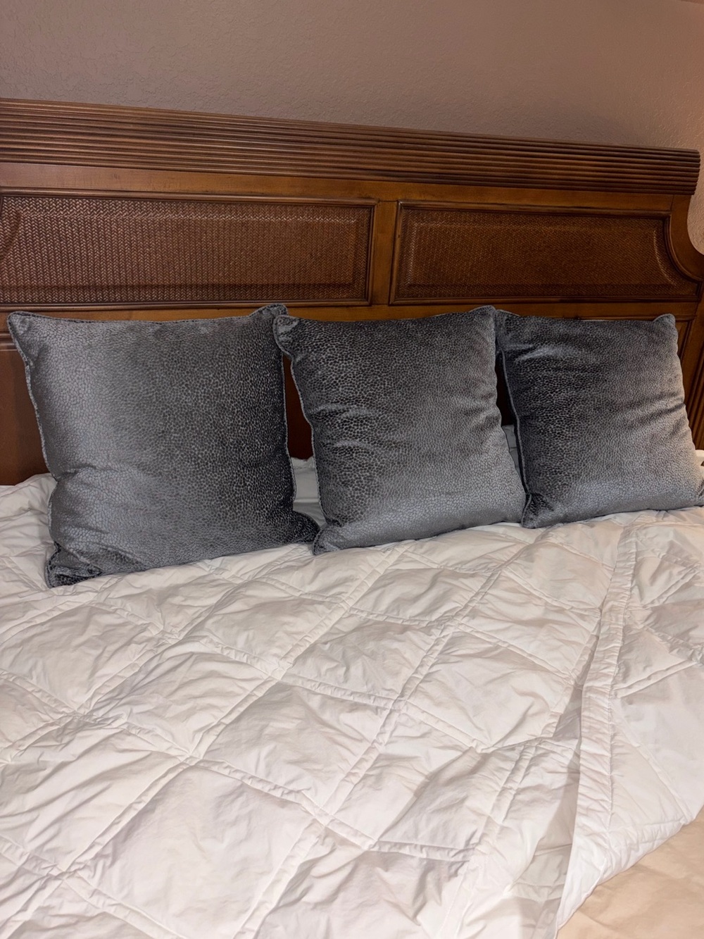 Like new set of 3 BARCLAY BUTERA 22" Pillow covers with Duck feather inserts
